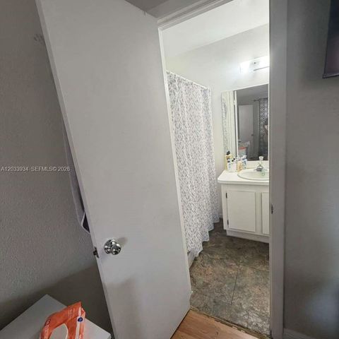 940 NW 104th Avenue 203, Pembroke Pines, FL 33026
