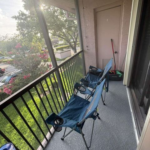 940 NW 104th Avenue 203, Pembroke Pines, FL 33026