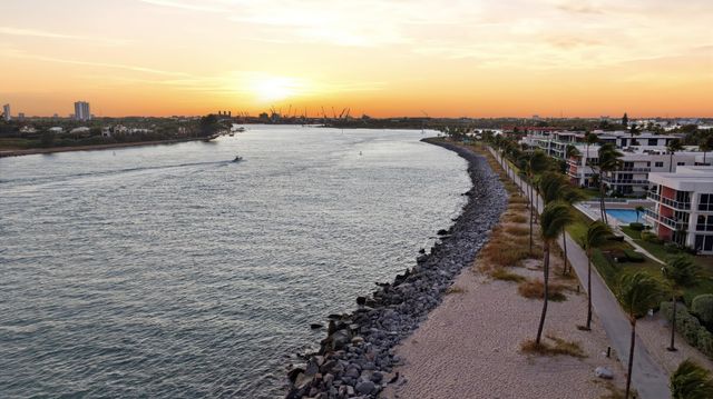 106 Inlet Way 201, Palm Beach Shores, FL 33404