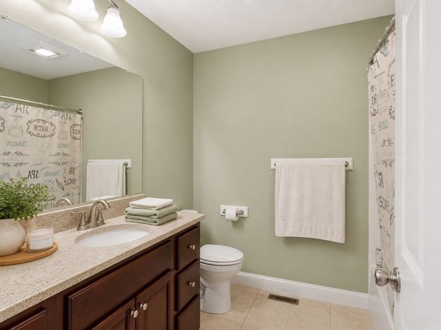 79 Beaudry Ave, Chicopee, MA 01020