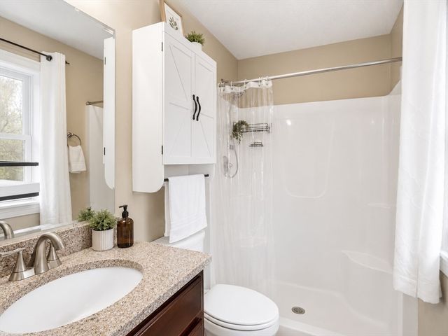 79 Beaudry Ave, Chicopee, MA 01020