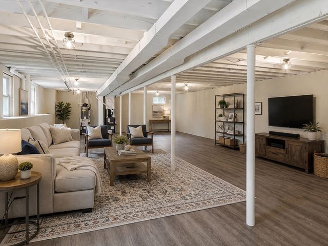 79 Beaudry Ave, Chicopee, MA 01020