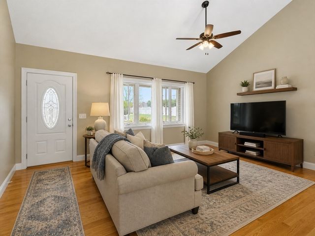 79 Beaudry Ave, Chicopee, MA 01020