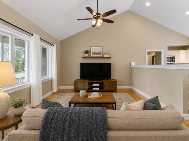 79 Beaudry Ave, Chicopee, MA 01020