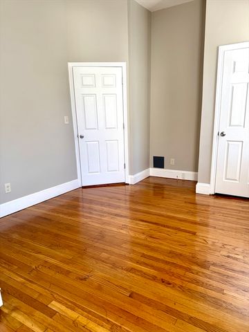 56 Estes 1, Lynn, MA 01902