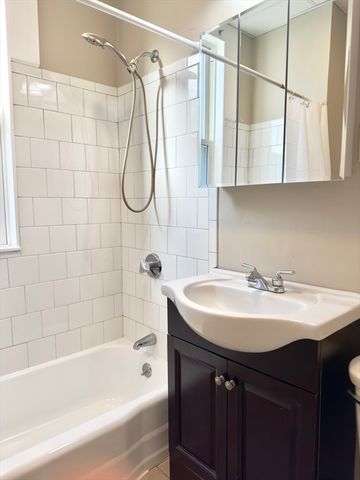 56 Estes 1, Lynn, MA 01902