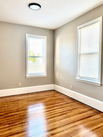 56 Estes 1, Lynn, MA 01902