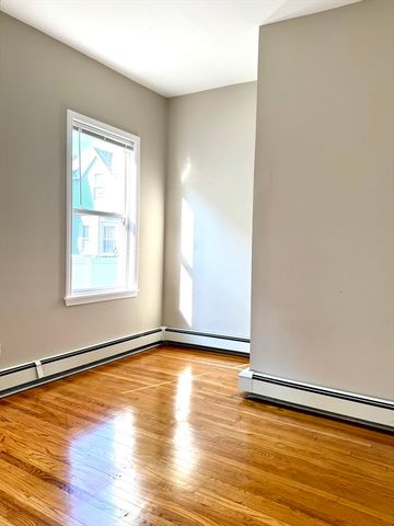 56 Estes 1, Lynn, MA 01902
