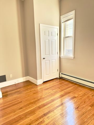 56 Estes 1, Lynn, MA 01902