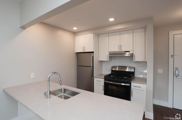 241-15 Northern Boulevard 5B, Little Neck, NY 11362