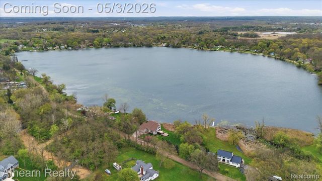 11677 Old Hamburg Road, Hamburg Township, MI 48189