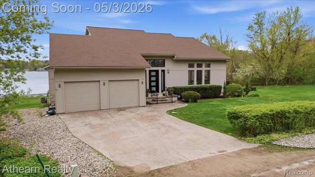 11677 Old Hamburg Road, Hamburg Township, MI 48189