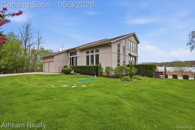 11677 Old Hamburg Road, Hamburg Township, MI 48189