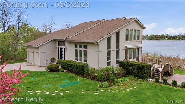 11677 Old Hamburg Road, Hamburg Township, MI 48189