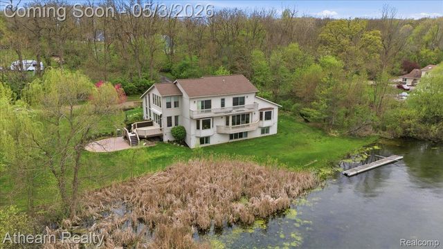 11677 Old Hamburg Road, Hamburg Township, MI 48189