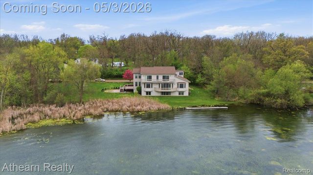 11677 Old Hamburg Road, Hamburg Township, MI 48189
