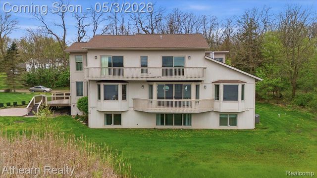 11677 Old Hamburg Road, Hamburg Township, MI 48189