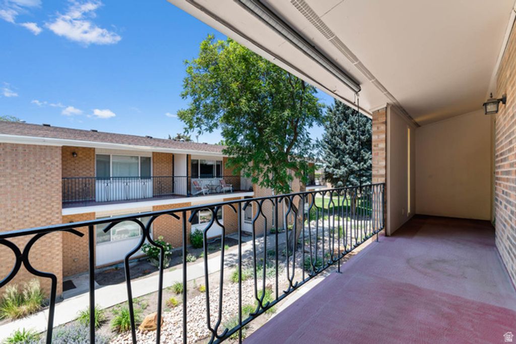 Image 12 of property listing at 745 E THREE FOUNTAINS CIR #43, Salt Lake City, UT 84107
