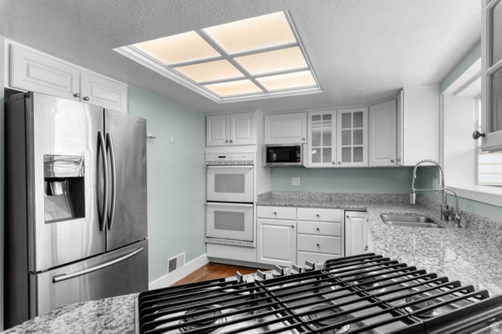 Image 3 of property listing at 745 E THREE FOUNTAINS CIR #43, Salt Lake City, UT 84107