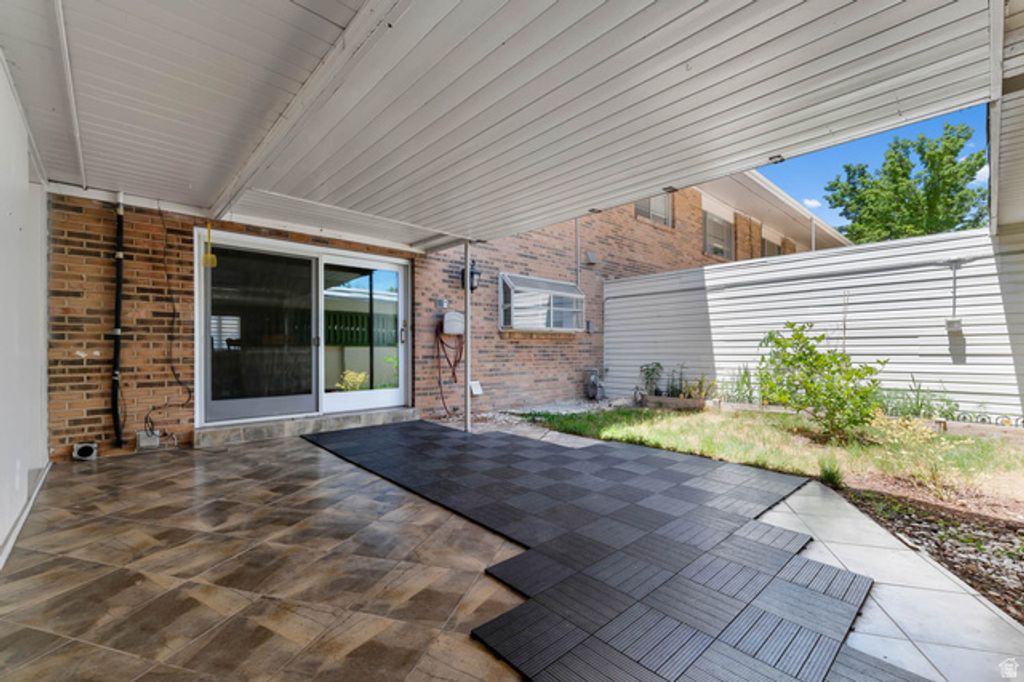 Image 21 of property listing at 745 E THREE FOUNTAINS CIR #43, Salt Lake City, UT 84107