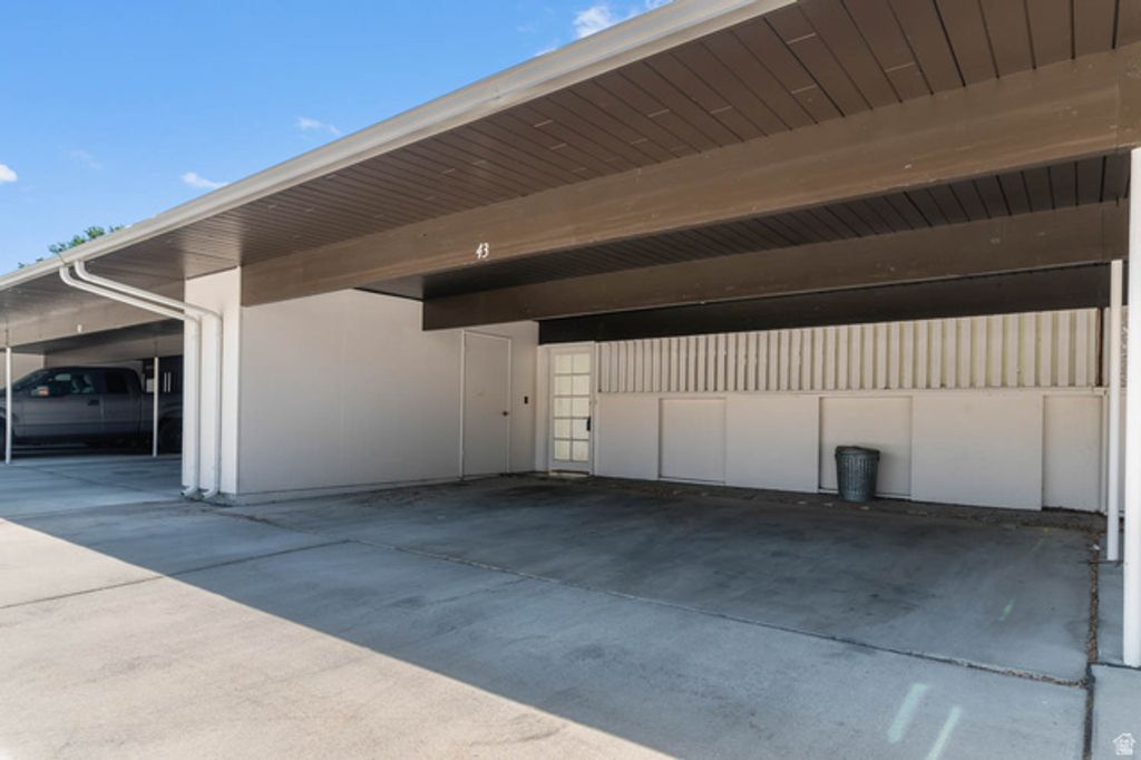 Image 24 of property listing at 745 E THREE FOUNTAINS CIR #43, Salt Lake City, UT 84107