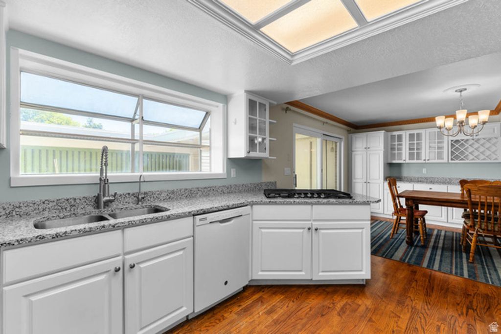 Image 4 of property listing at 745 E THREE FOUNTAINS CIR #43, Salt Lake City, UT 84107