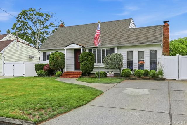246 29th Street, Lindenhurst, NY 11757