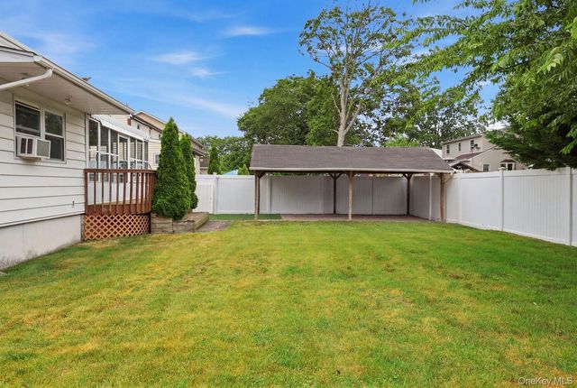 246 29th Street, Lindenhurst, NY 11757
