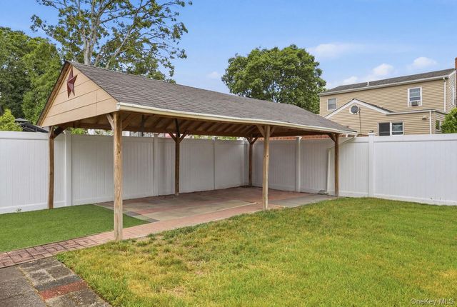 246 29th Street, Lindenhurst, NY 11757