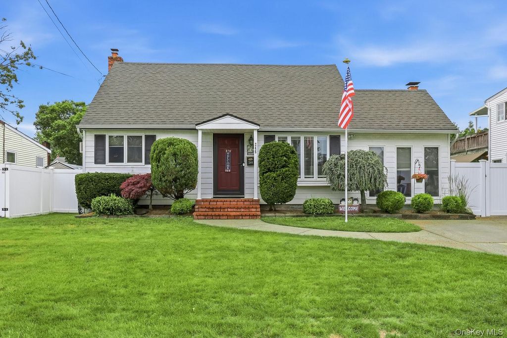 246 29th Street, Lindenhurst, NY 11757
