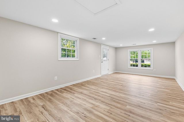 13117 MELVILLE LN, Fairfax, VA 22033