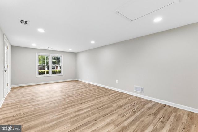 13117 MELVILLE LN, Fairfax, VA 22033