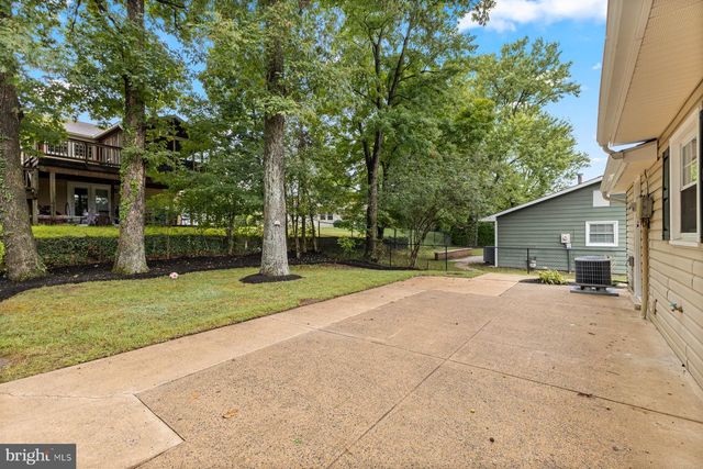 13117 MELVILLE LN, Fairfax, VA 22033