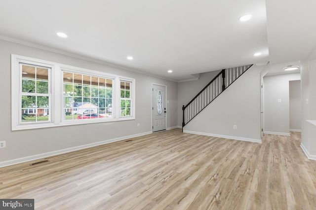 13117 MELVILLE LN, Fairfax, VA 22033