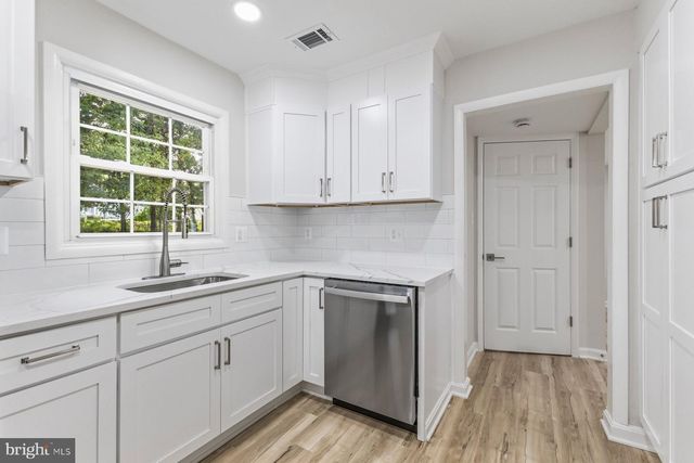 13117 MELVILLE LN, Fairfax, VA 22033