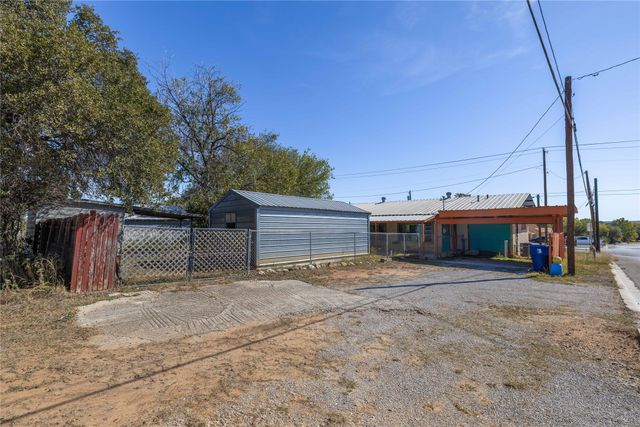 2609 Coggin Avenue, Brownwood, TX 76801