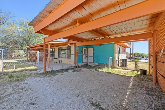 2609 Coggin Avenue, Brownwood, TX 76801