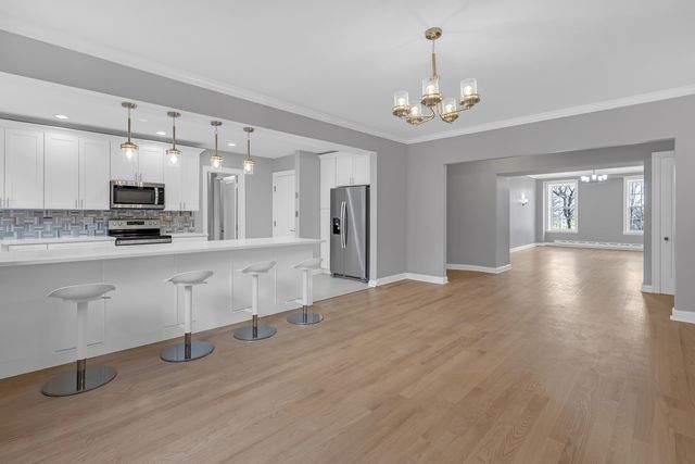 3750 N Lake Shore Drive 2C, Chicago, IL 60613