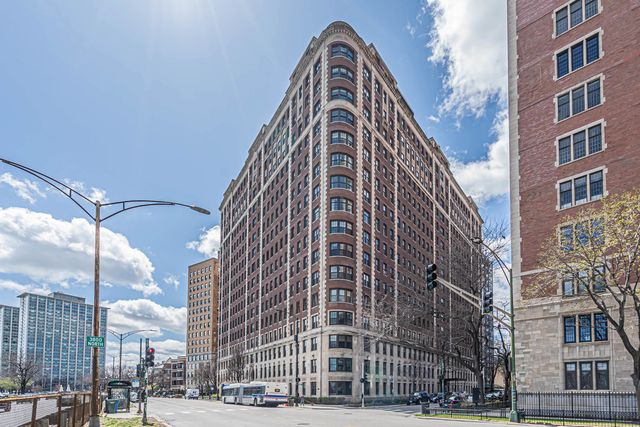 3750 N Lake Shore Drive 2C, Chicago, IL 60613