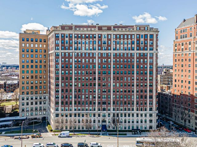 3750 N Lake Shore Drive 2C, Chicago, IL 60613