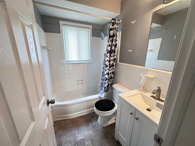 4697 Pelham Street, Dearborn Heights, MI 48125