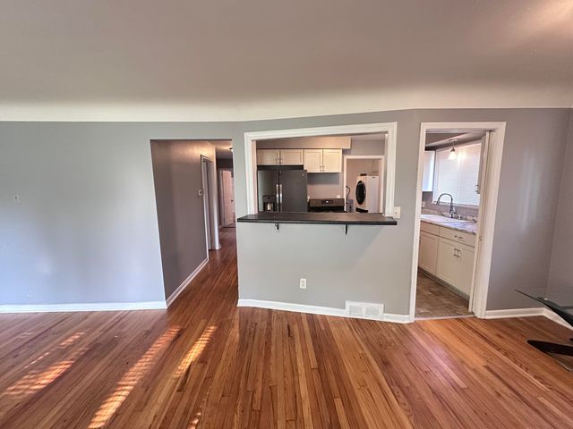 4697 Pelham Street, Dearborn Heights, MI 48125