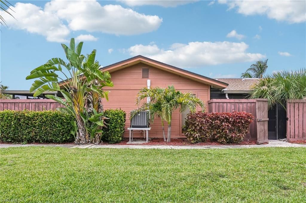 17327 Birchwood LN, Fort Myers, FL 33908