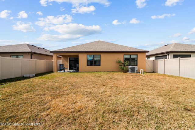 1814 Farmhouse Road SE, Palm Bay, FL 32909