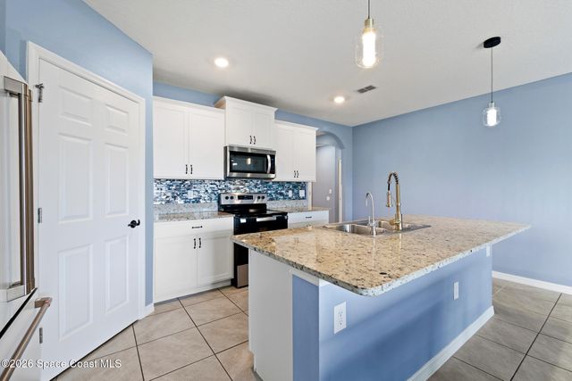 1814 Farmhouse Road SE, Palm Bay, FL 32909