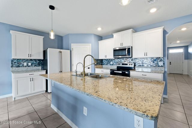 1814 Farmhouse Road SE, Palm Bay, FL 32909