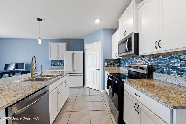 1814 Farmhouse Road SE, Palm Bay, FL 32909