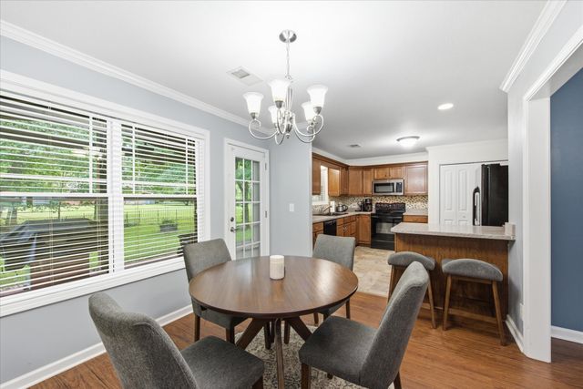 808 Dunbar Cave Rd, Clarksville, TN 37043