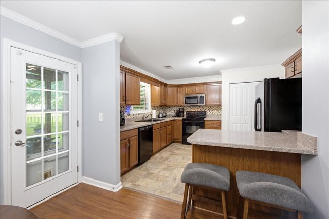 808 Dunbar Cave Rd, Clarksville, TN 37043