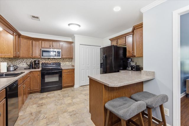 808 Dunbar Cave Rd, Clarksville, TN 37043